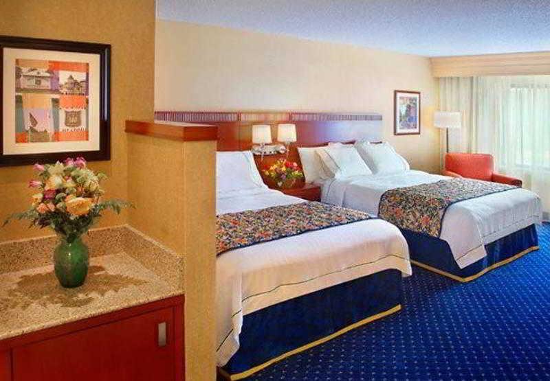 Courtyard Wall At Monmouth Shores Corporate Park Room photo